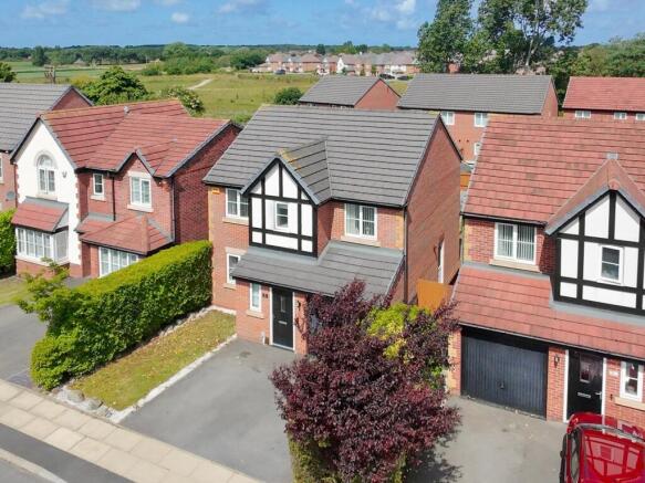 4 bed property, in Edison Close, £365,000