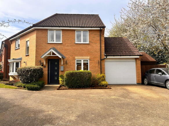 3 bed property, in Firs Avenue, £335,000