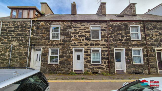 2 bed property, in Pentrepoeth, £85,000
