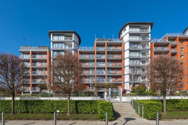 3 bed property, in Holland Gardens, £550,000