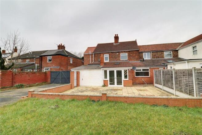 6 bed property, in High Street, £215,000