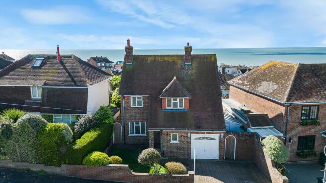 3 bed property, in Grand Crescent, £700,000