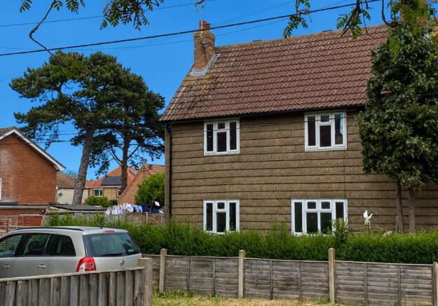 3 bed property, in 5 The Close, £50,000