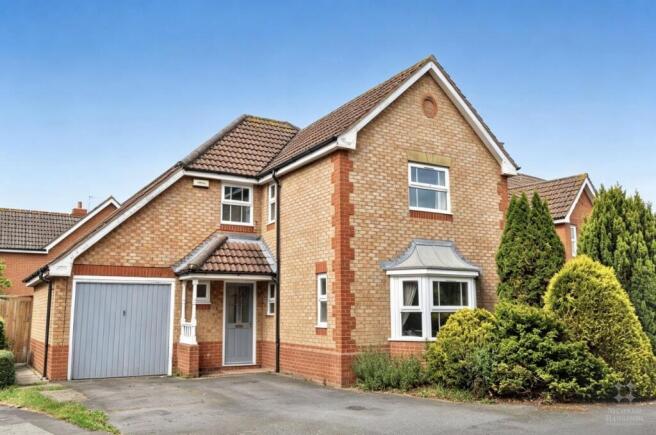 4 bed property, in Fairmeadows Way, £350,000