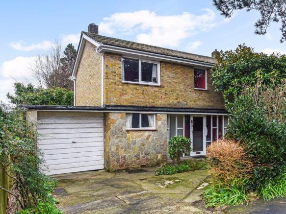 4 bed property, in Beach Road, £650,000