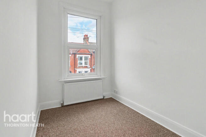 2 bed property, in Mersham Road, £370,000