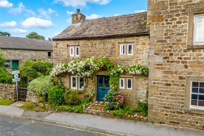 2 bed property, in Lowgill, £325,000