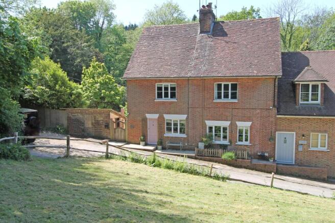 2 bed property, in Three Oaks Lane, £550,000