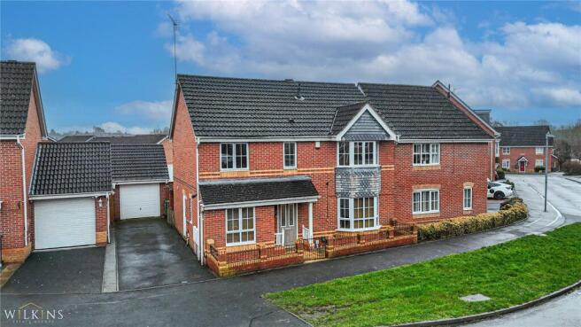 4 bed property, in Chaytor Drive, £340,000