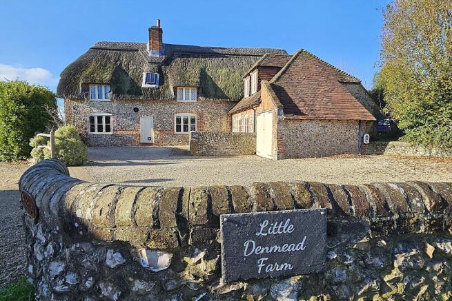 5 bed property, in WHITE HORSE LANE, £1,250,000