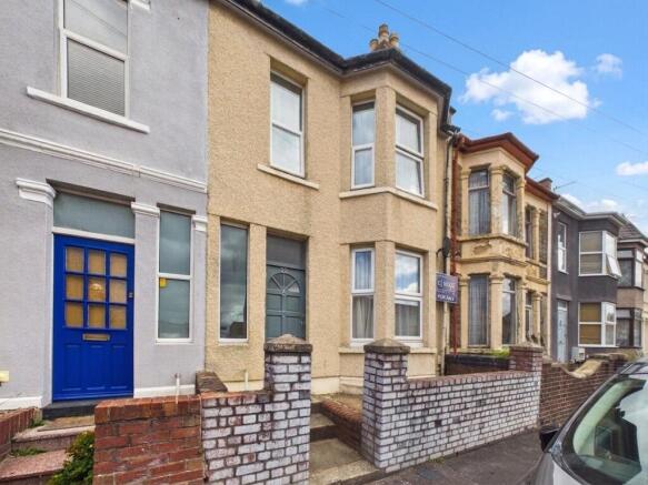 2 bed property, in Bourneville Road, £350,000