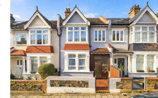 3 bed property, in Mandrake Road, £900,000