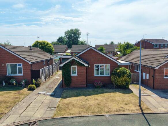 2 bed property, in St. Lawrence Court, £295,000