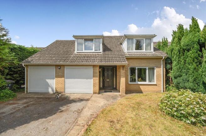 4 bed property, in Caerleon Drive, £450,000