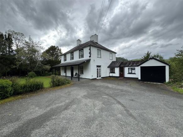 5 bed property, in Cemmaes, £695,000