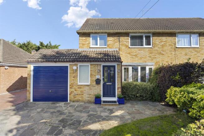 3 bed property, in Alderbury Road, £595,000