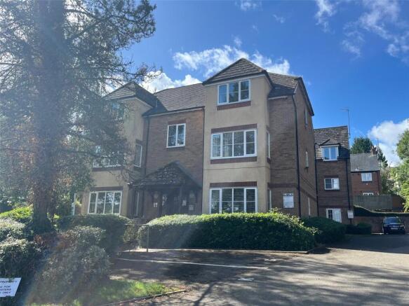 1 bed property, in The Cloisters, £85,000