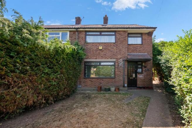 3 bed property, in Snowdon Crescent, £495,000