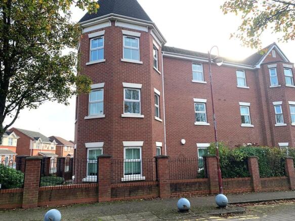 2 bed property, in Etruria Court, £105,000