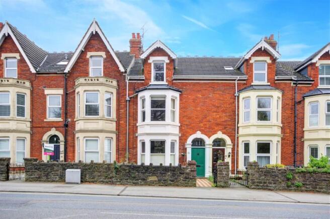 6 bed property, in Croft Road, £470,000