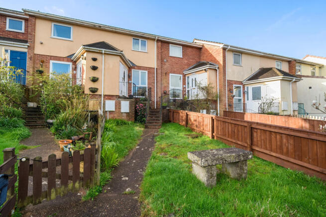 2 bed property, in Westminster Road, £180,000