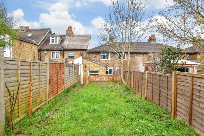 2 bed property, in Loose Road, £250,000