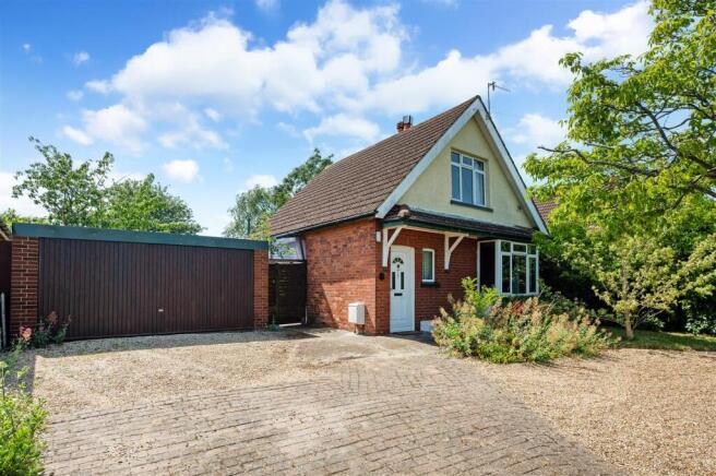 2 bed property, in Birdham Road, £450,000