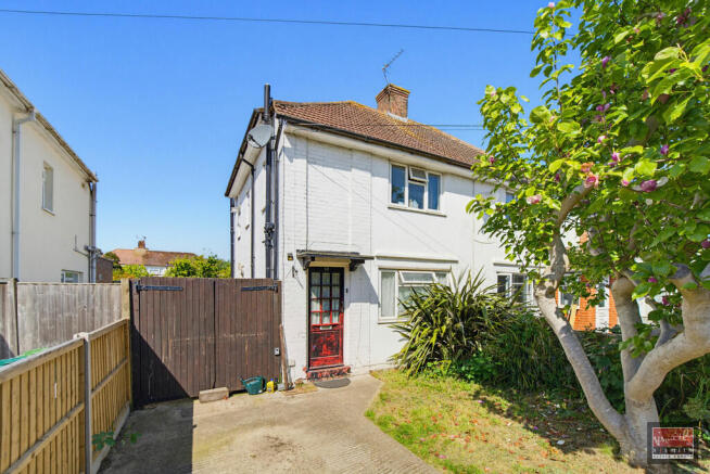 3 bed property, in Orchard Way, £465,000