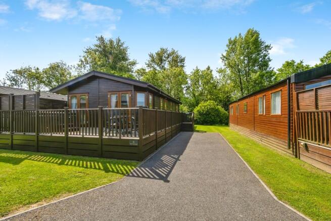 3 bed property, in Finlake Holiday Park, £70,000