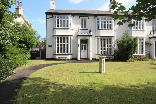3 bed property, in Manchester Road, £185,000