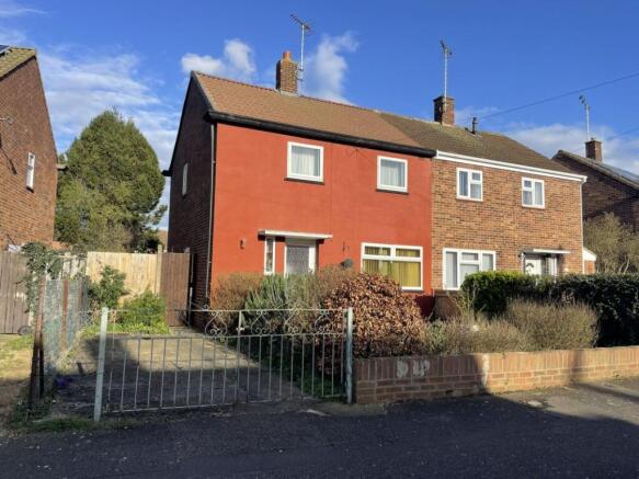 2 bed property, in Dover Road: Walton, £185,000