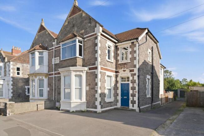 4 bed property, in Locking Road, £245,000