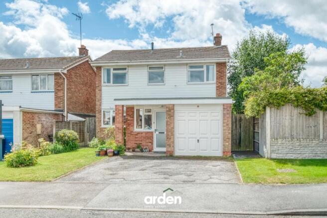 4 bed property, in Poplar Drive, £550,000