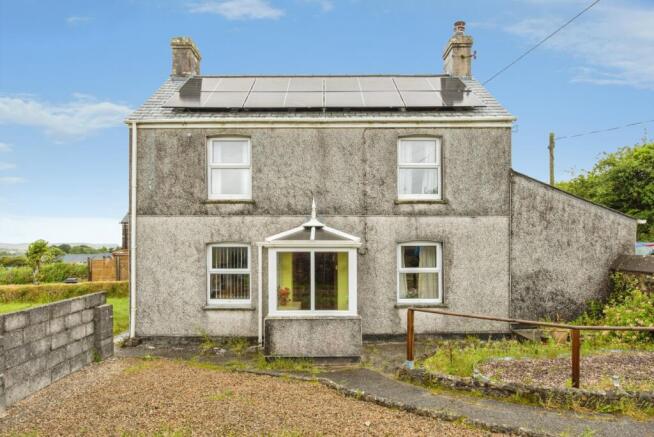 2 bed property, in Higher Fraddon, £250,000