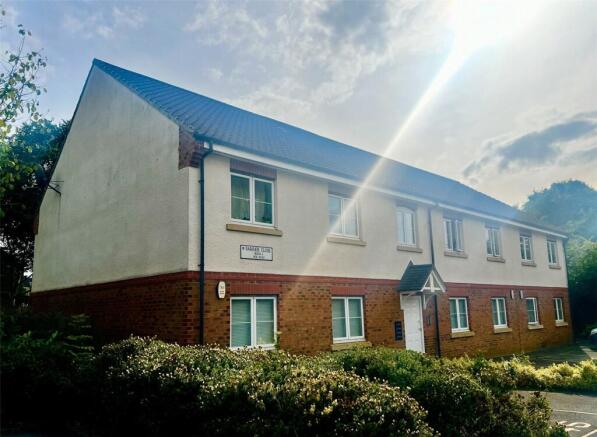 2 bed property, in Farrier Close, £89,995