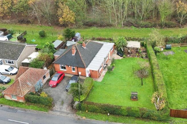 3 bed property, in Wainfleet Road, £250,000