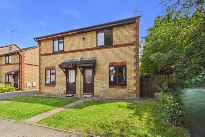 2 bed property, in Siddons Close, £195,000