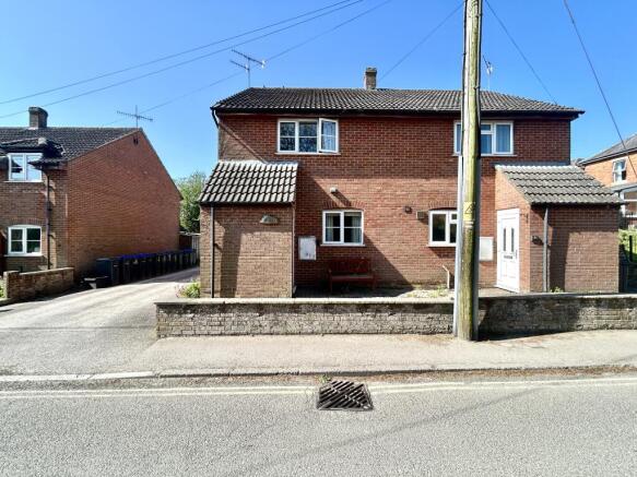 2 bed property, in Station Road, £240,000