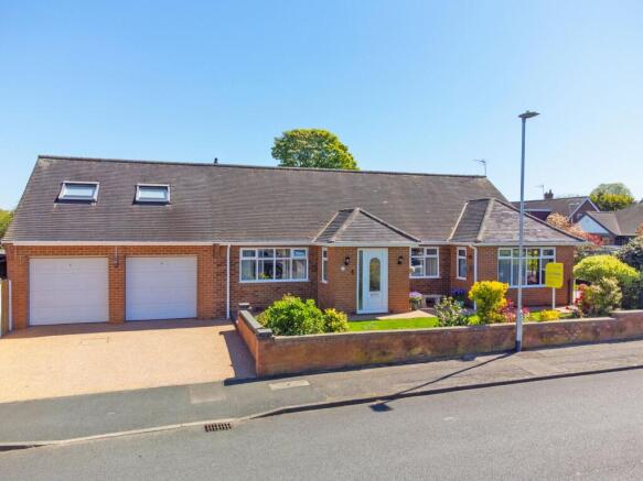 3 bed property, in Denby Drive, £400,000