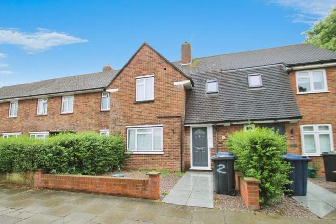 3 bed property, in Epsom Close, £490,000