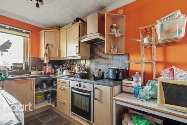3 bed property, in Bumpstede Court, £230,000