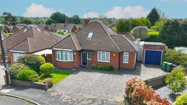 4 bed property, in Wayside Drive, £560,000