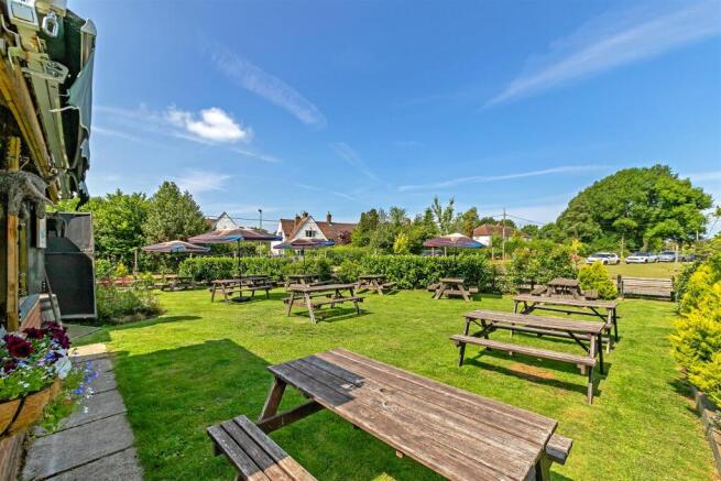 4 bed property, in The Green, £800,000