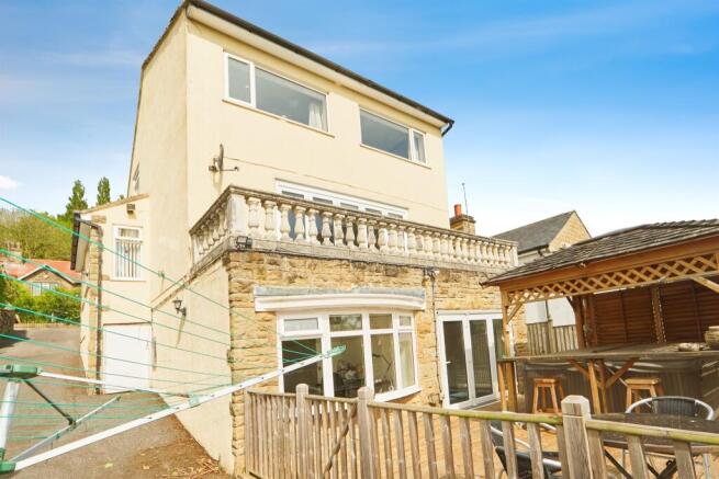 4 bed property, in Scott Lane, £375,000