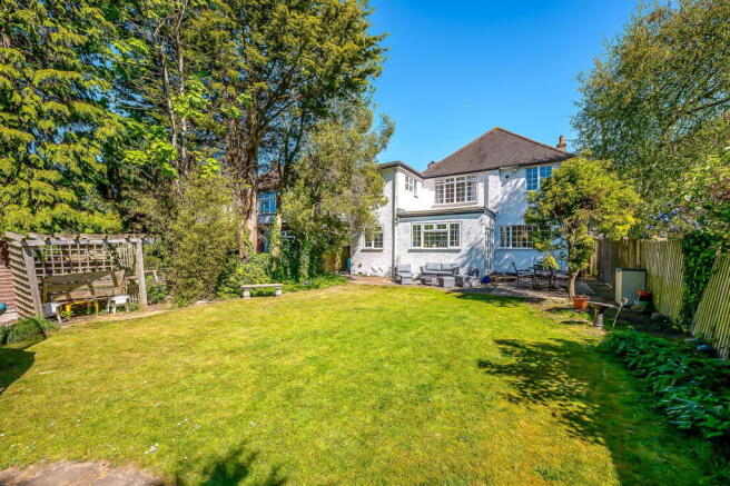 4 bed property, in Grosvenor Road, £1,100,000