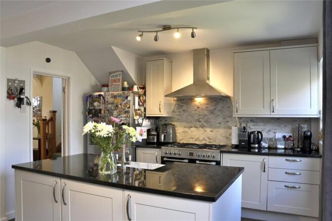 3 bed property, in Heathfield Green, £500,000