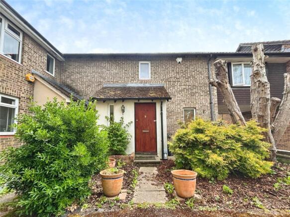 2 bed property, in Willow Tree Glade, £325,000