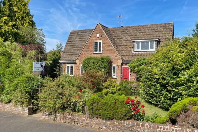 3 bed property, in Greenlands, £625,000