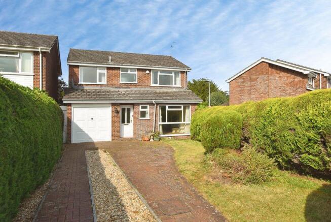 3 bed property, in Old Meadows Walk, £500,000