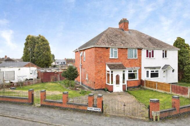 4 bed property, in York Avenue, £290,000